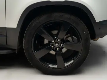 Land Rover Defender 90 D250 Meridian R22