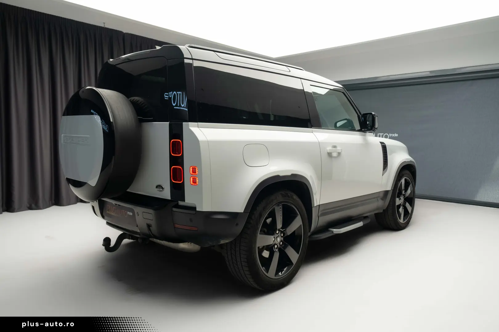 Land Rover Defender 90 D250 Meridian R22