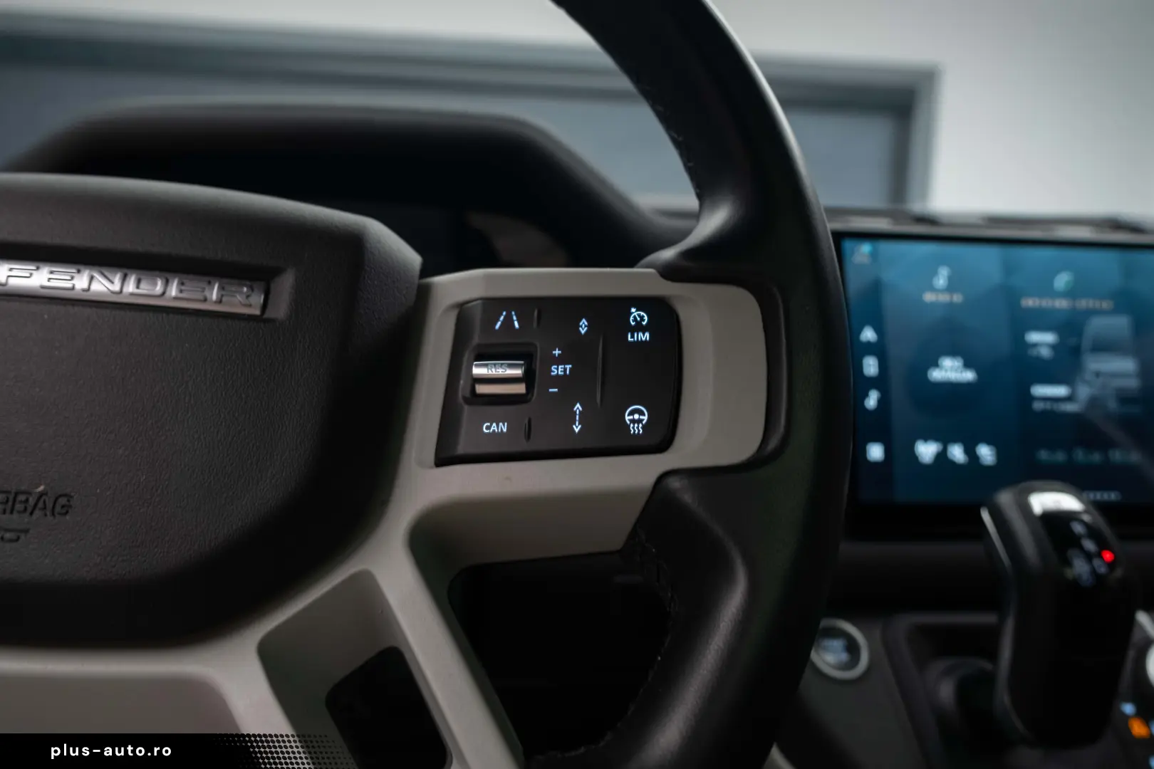 Land Rover Defender 90 D250 Meridian R22