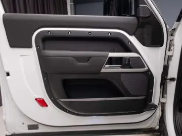 Land Rover Defender 90 D250 Meridian R22