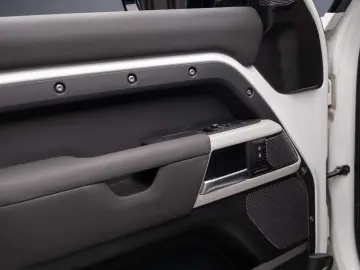 Land Rover Defender 90 D250 Meridian R22