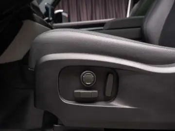 Land Rover Defender 90 D250 Meridian R22