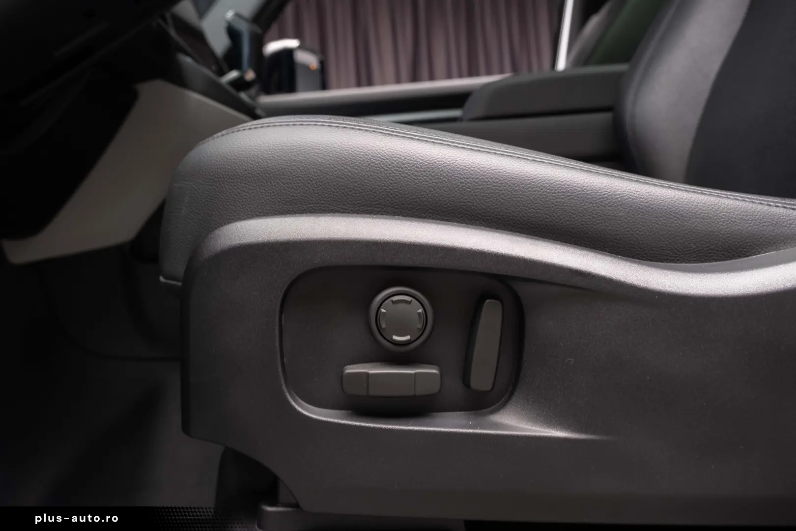 Land Rover Defender 90 D250 Meridian R22