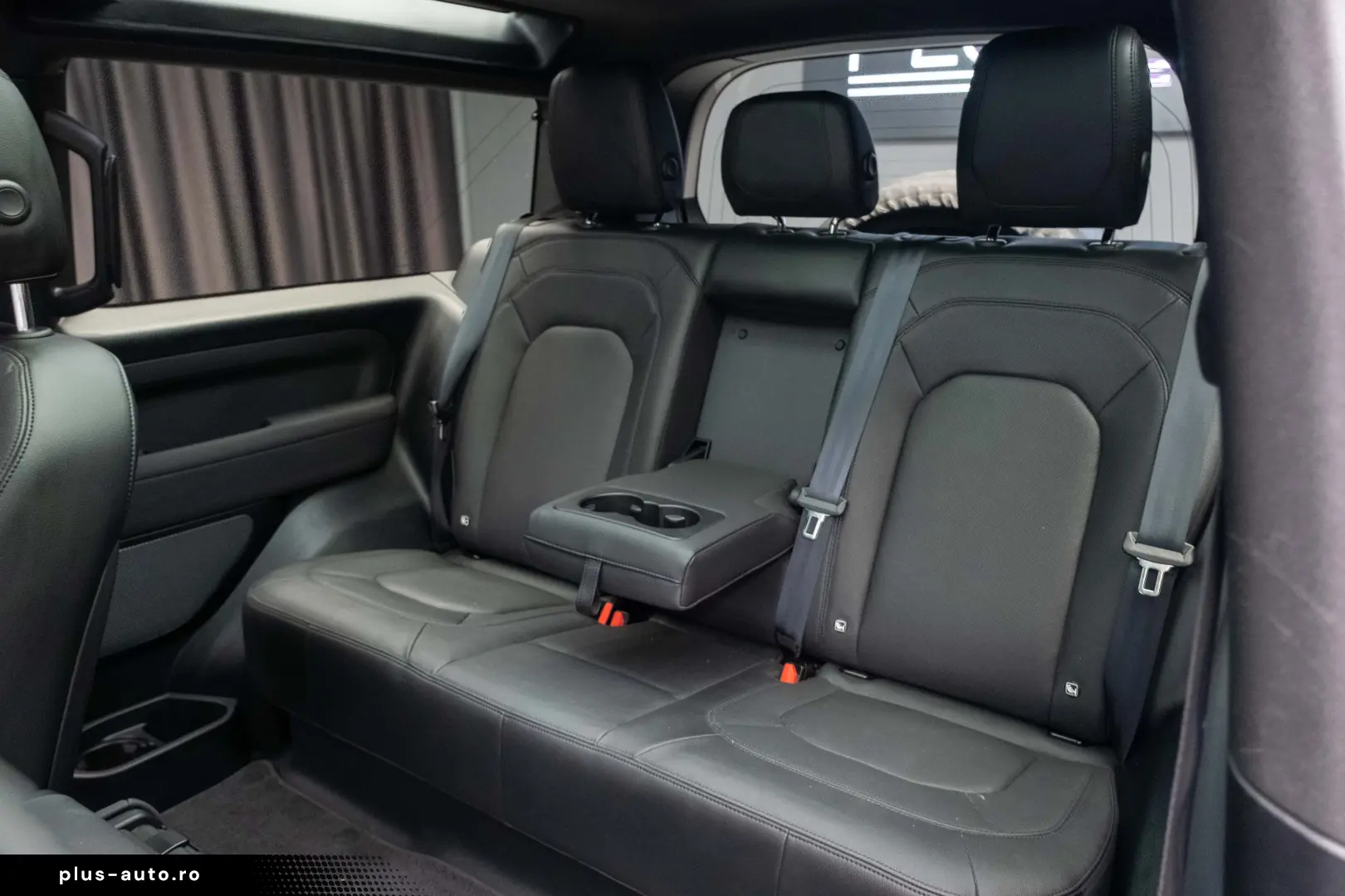 Land Rover Defender 90 D250 Meridian R22