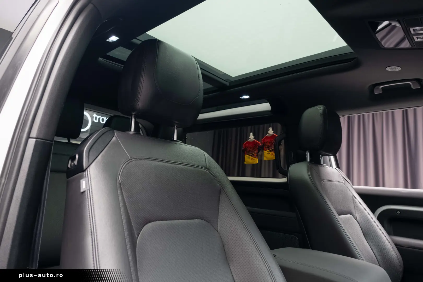 Land Rover Defender 90 D250 Meridian R22