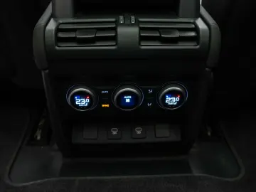 Land Rover Defender 90 D250 Meridian R22