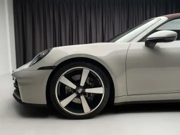 Porsche 911  992 Carrera Cabrio
