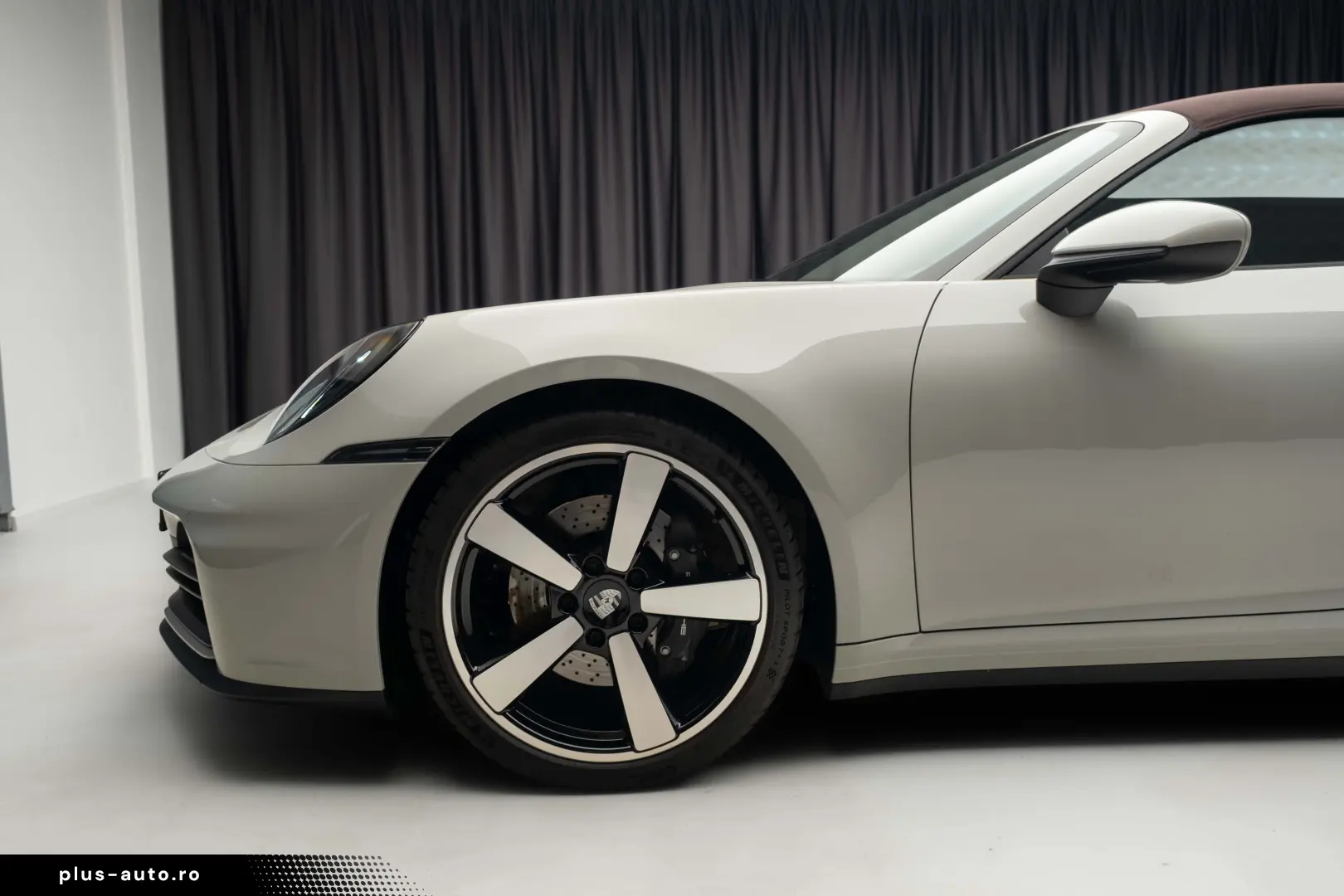 Porsche 911  992 Carrera Cabrio