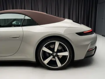 Porsche 911  992 Carrera Cabrio