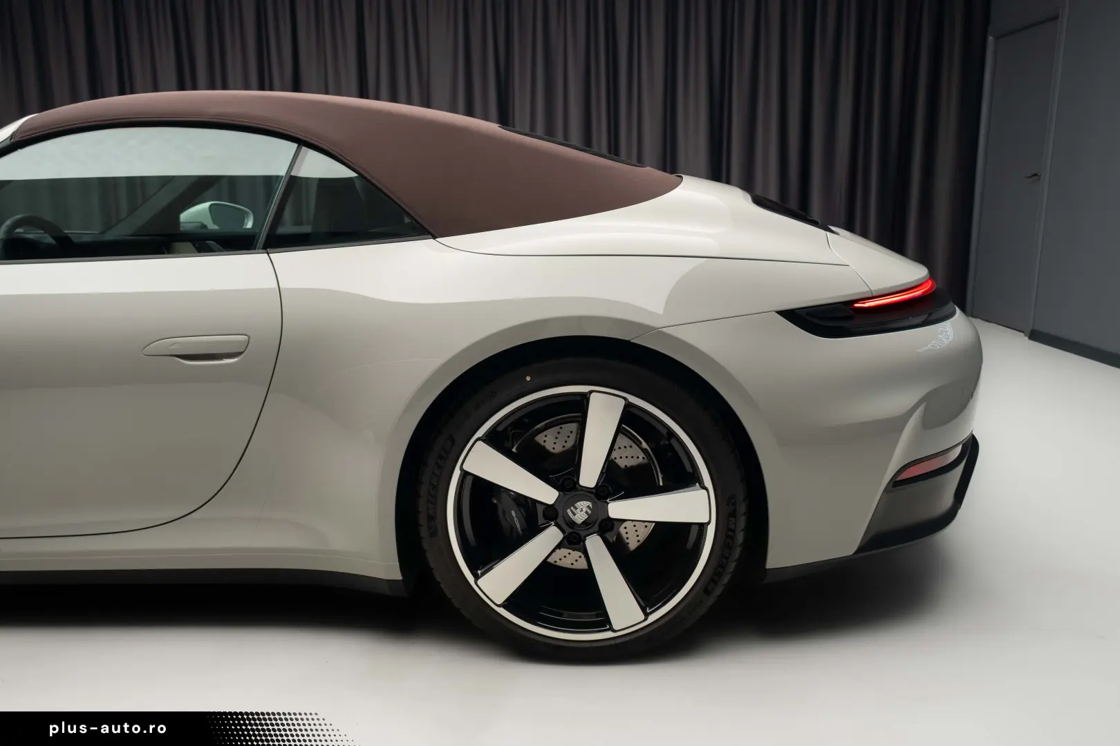 Porsche 911  992 Carrera Cabrio