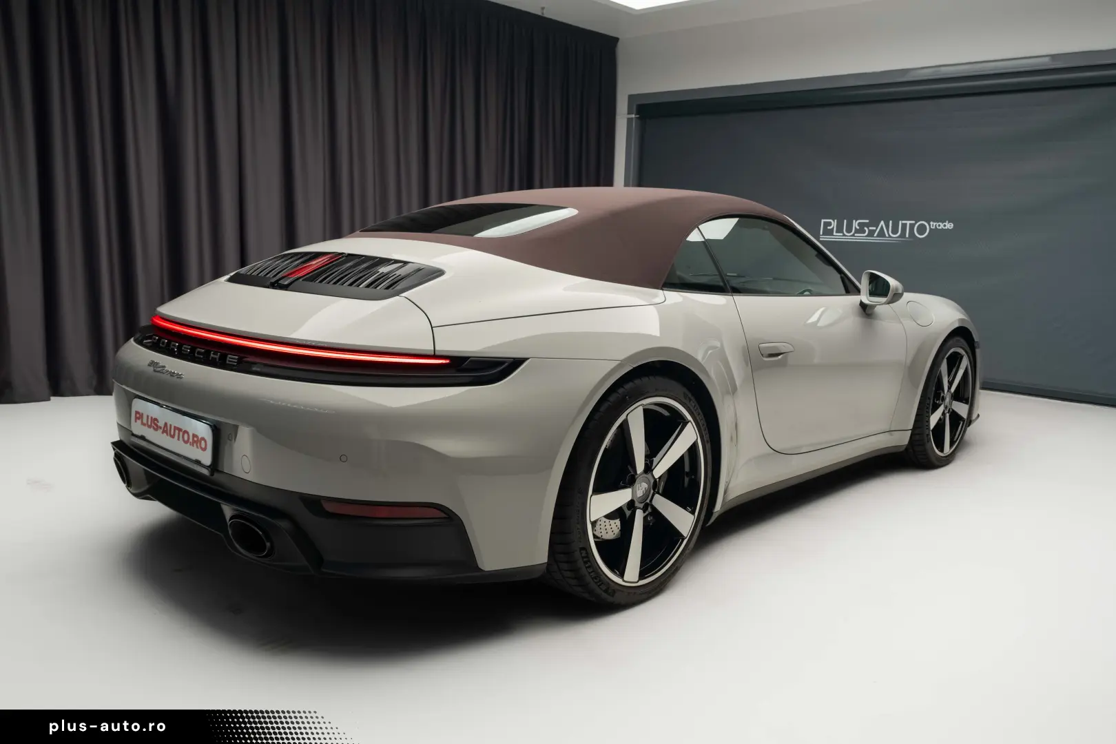 Porsche 911  992 Carrera Cabrio