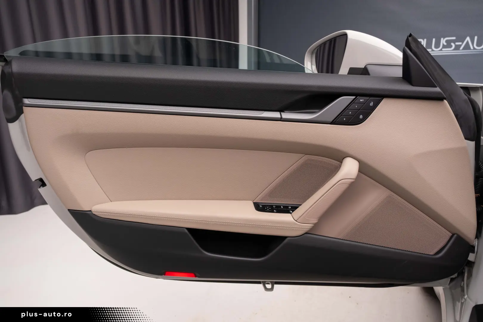 Porsche 911  992 Carrera Cabrio