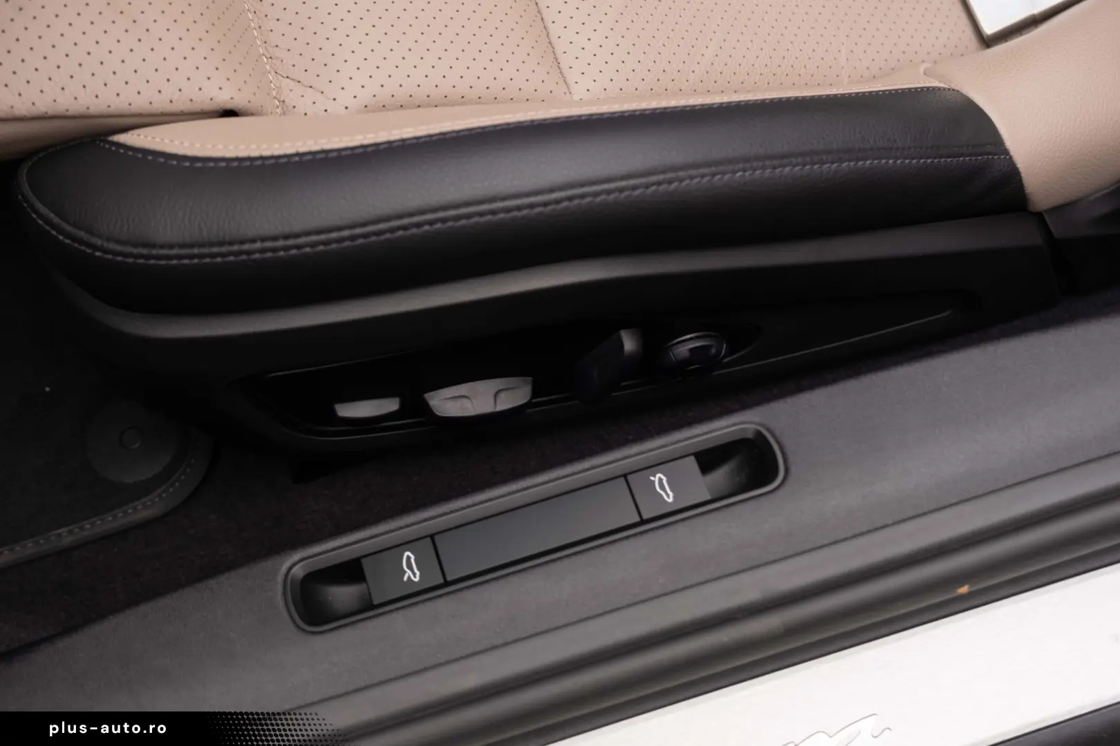 Porsche 911  992 Carrera Cabrio