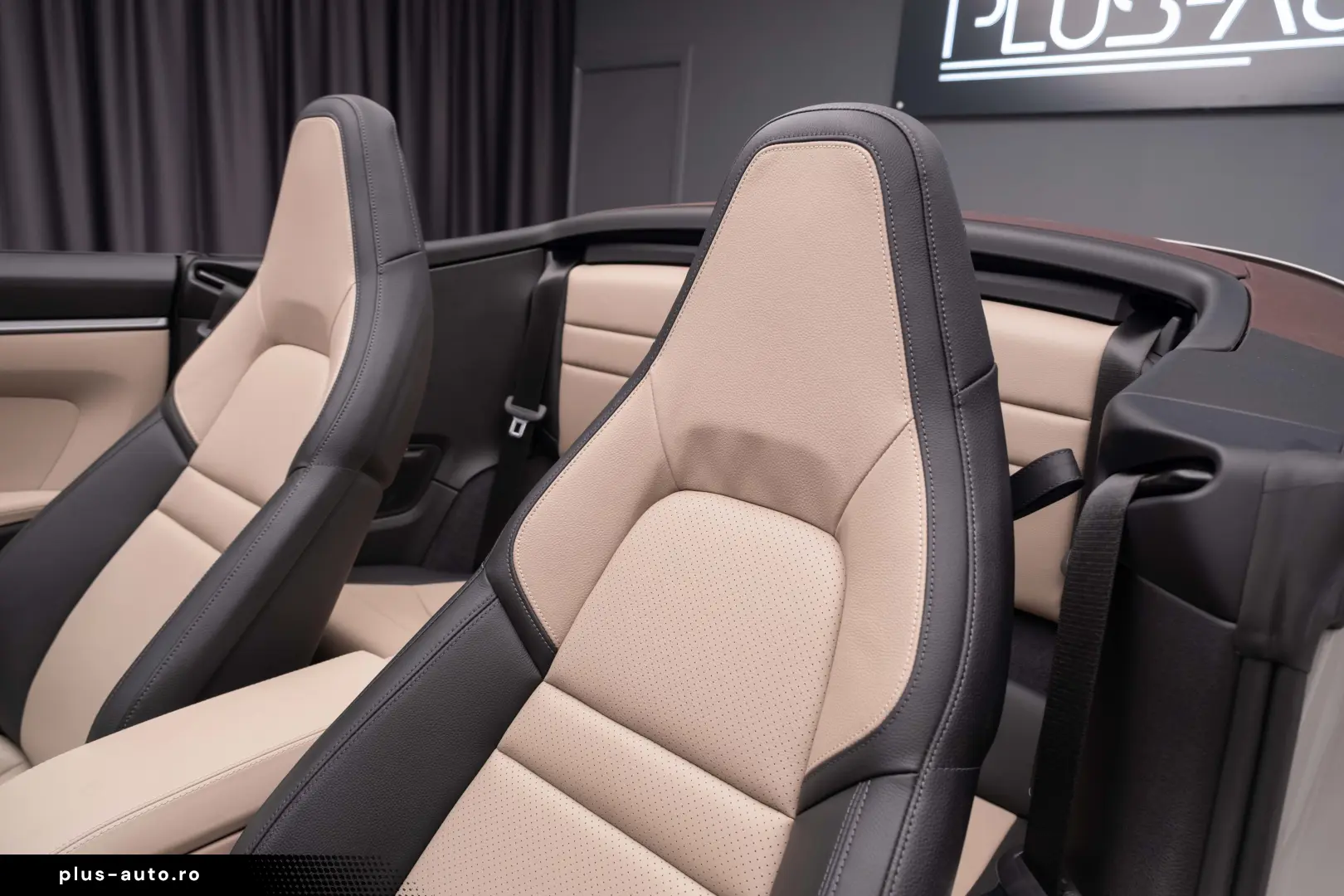 Porsche 911  992 Carrera Cabrio