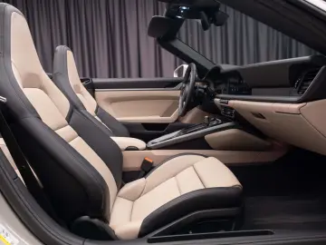 Porsche 911  992 Carrera Cabrio