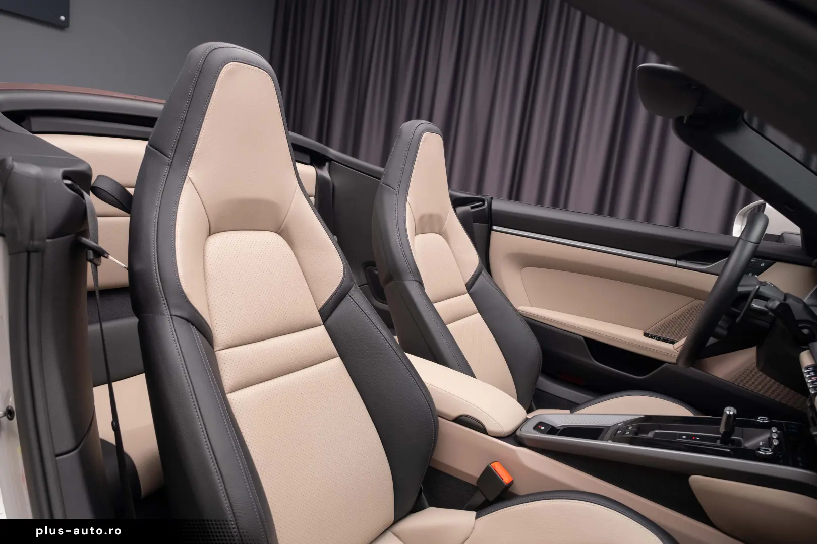 Porsche 911  992 Carrera Cabrio