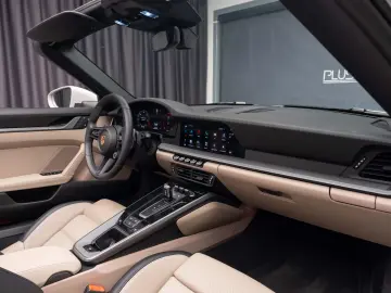 Porsche 911  992 Carrera Cabrio