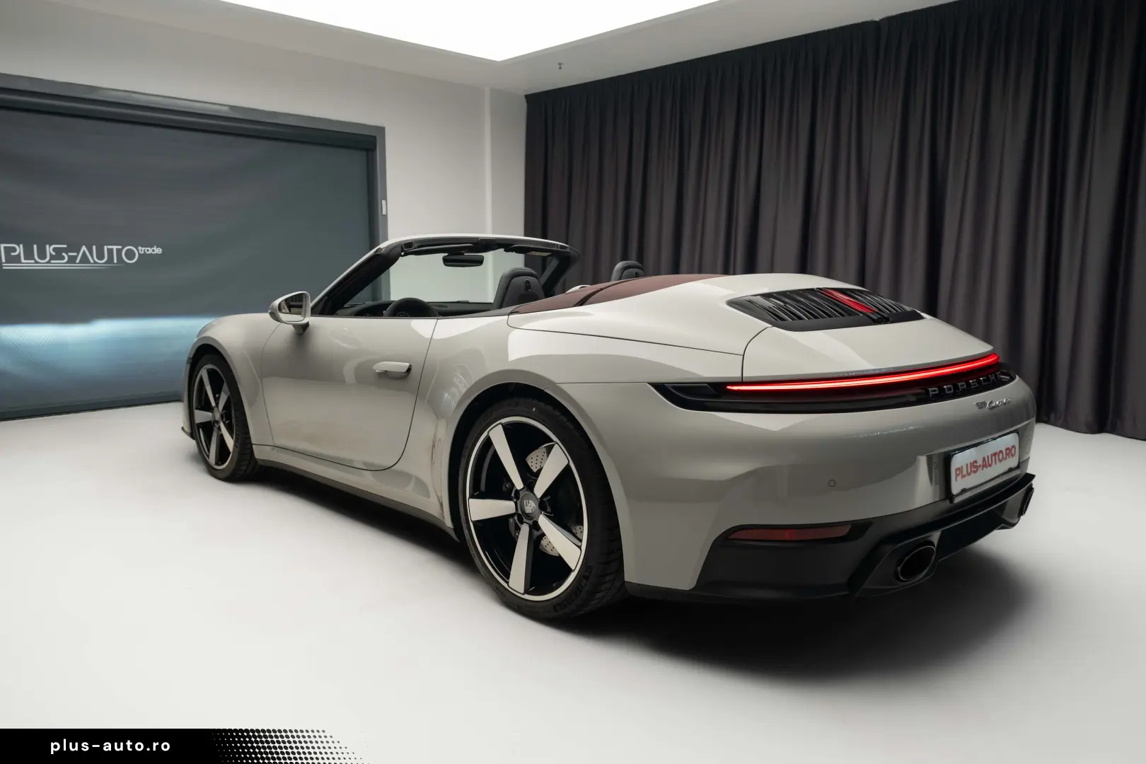 Porsche 911  992 Carrera Cabrio