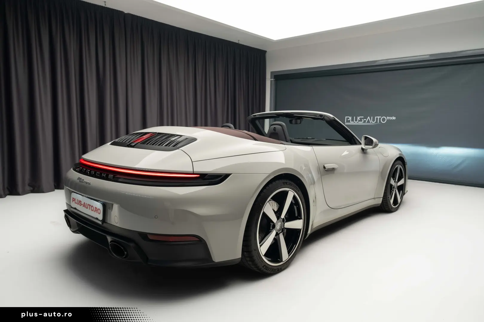 Porsche 911  992 Carrera Cabrio