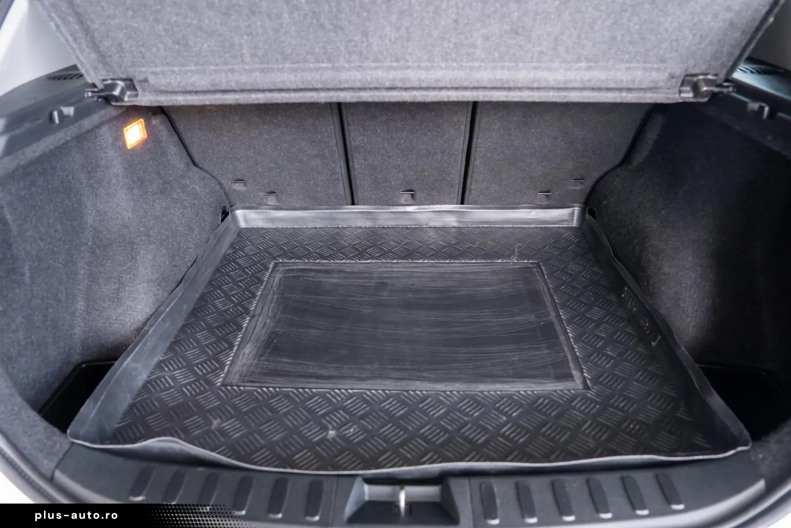 BMW iX1 2013 — imagine 9