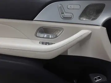 MERCEDES-BENZ GLE 300 d 4M-AMG AHK AssiPL PANO StHz