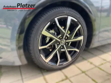 TOYOTA Prius 2.0 Plug-In Hybrid 5-trg Executive Navi LE