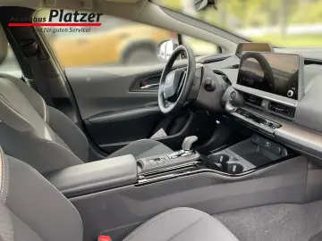 TOYOTA Prius 2.0 Plug-In Hybrid 5-trg Executive Navi LE