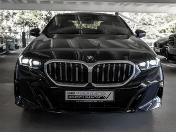 BMW 520d xDrive M-Sport PANO AHK HUD 360  LED ACC