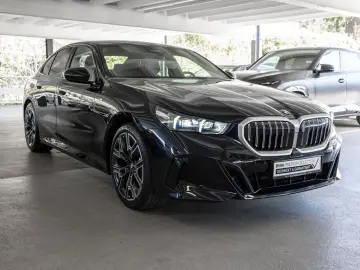 BMW 520d xDrive M-Sport PANO AHK HUD 360  LED ACC