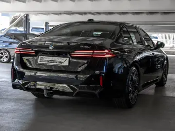 BMW 520d xDrive M-Sport PANO AHK HUD 360  LED ACC