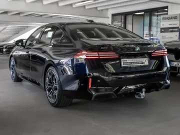 BMW 520d xDrive M-Sport PANO AHK HUD 360  LED ACC