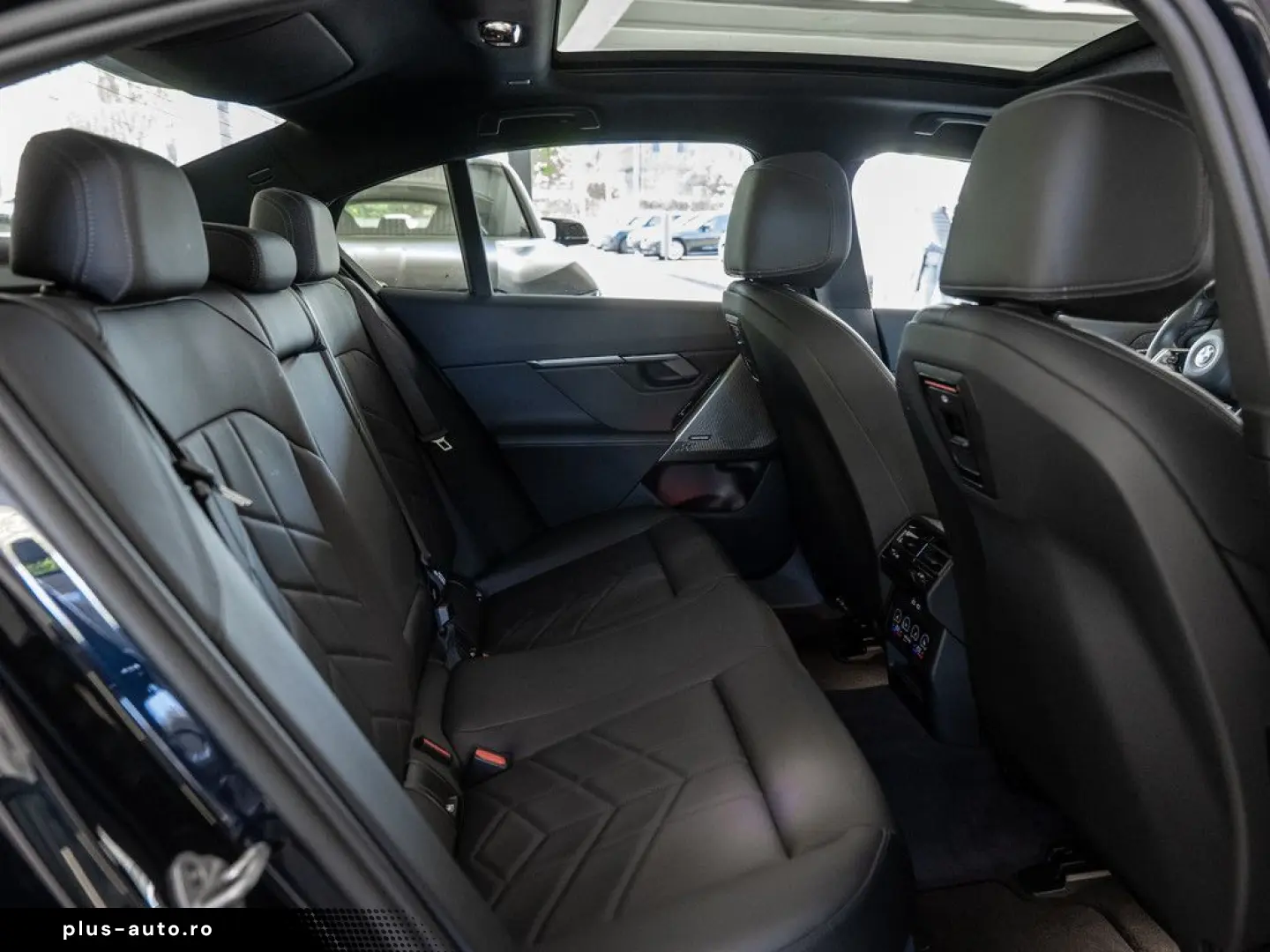 BMW 520d xDrive M-Sport PANO AHK HUD 360  LED ACC