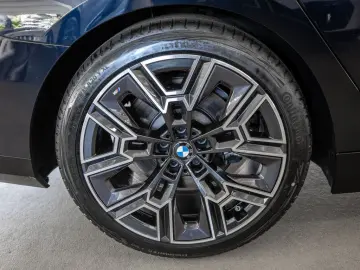 BMW 520d xDrive M-Sport PANO AHK HUD 360  LED ACC