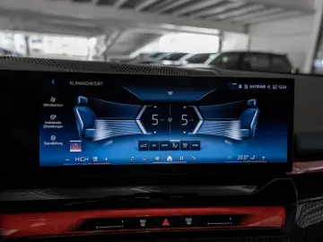 BMW 520d xDrive M-Sport PANO AHK HUD 360  LED ACC