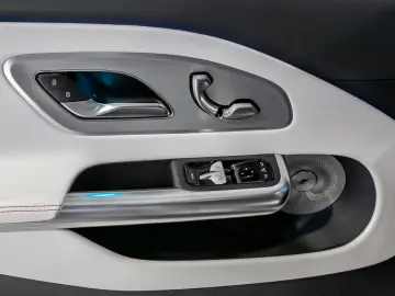 Mercedes-Benz CLA 250 EQ  AMG PLUS 360  SUPERSCREEN