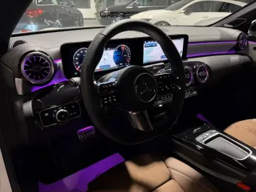 Mercedes-Benz CLA 250 e  AMG-Line Panorama Multibeam