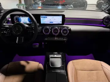 Mercedes-Benz CLA 250 e  AMG-Line Panorama Multibeam