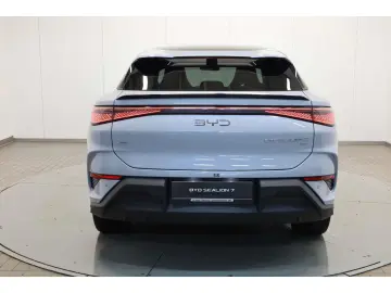 BYD SEALION 7
