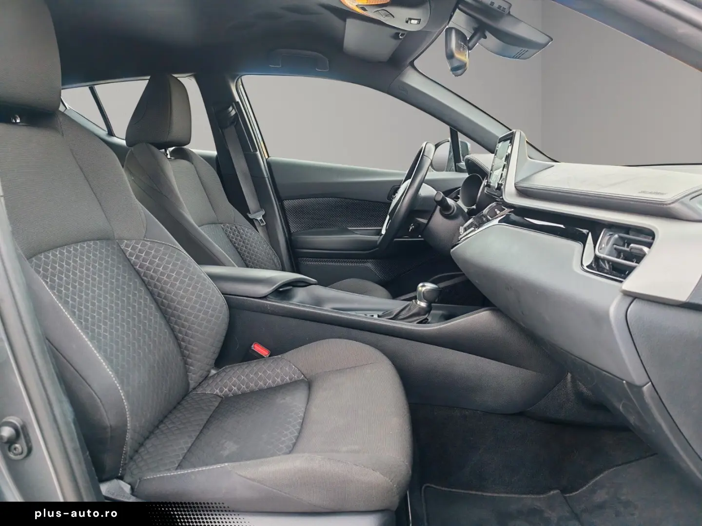 TOYOTA C-HR Hybrid C-ENTER