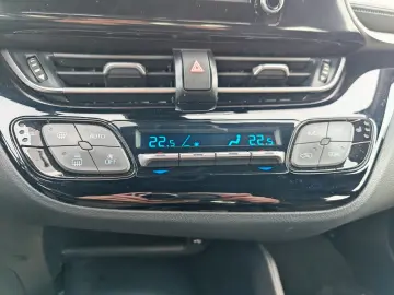 TOYOTA C-HR Hybrid C-ENTER