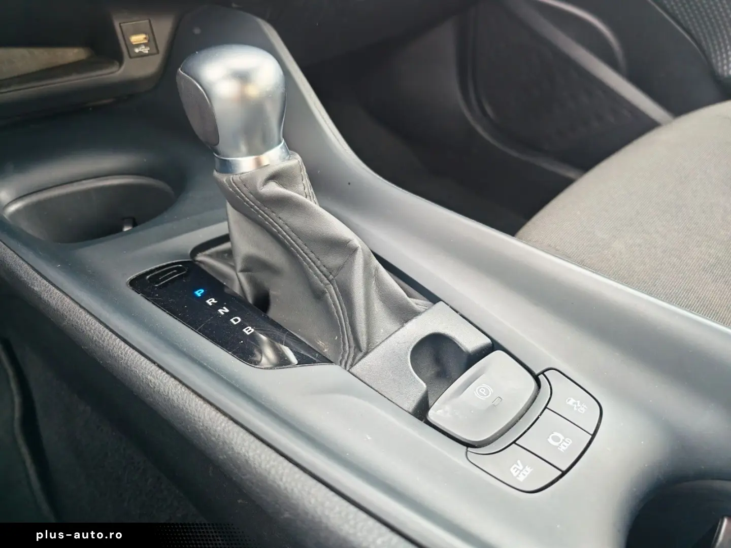 TOYOTA C-HR Hybrid C-ENTER