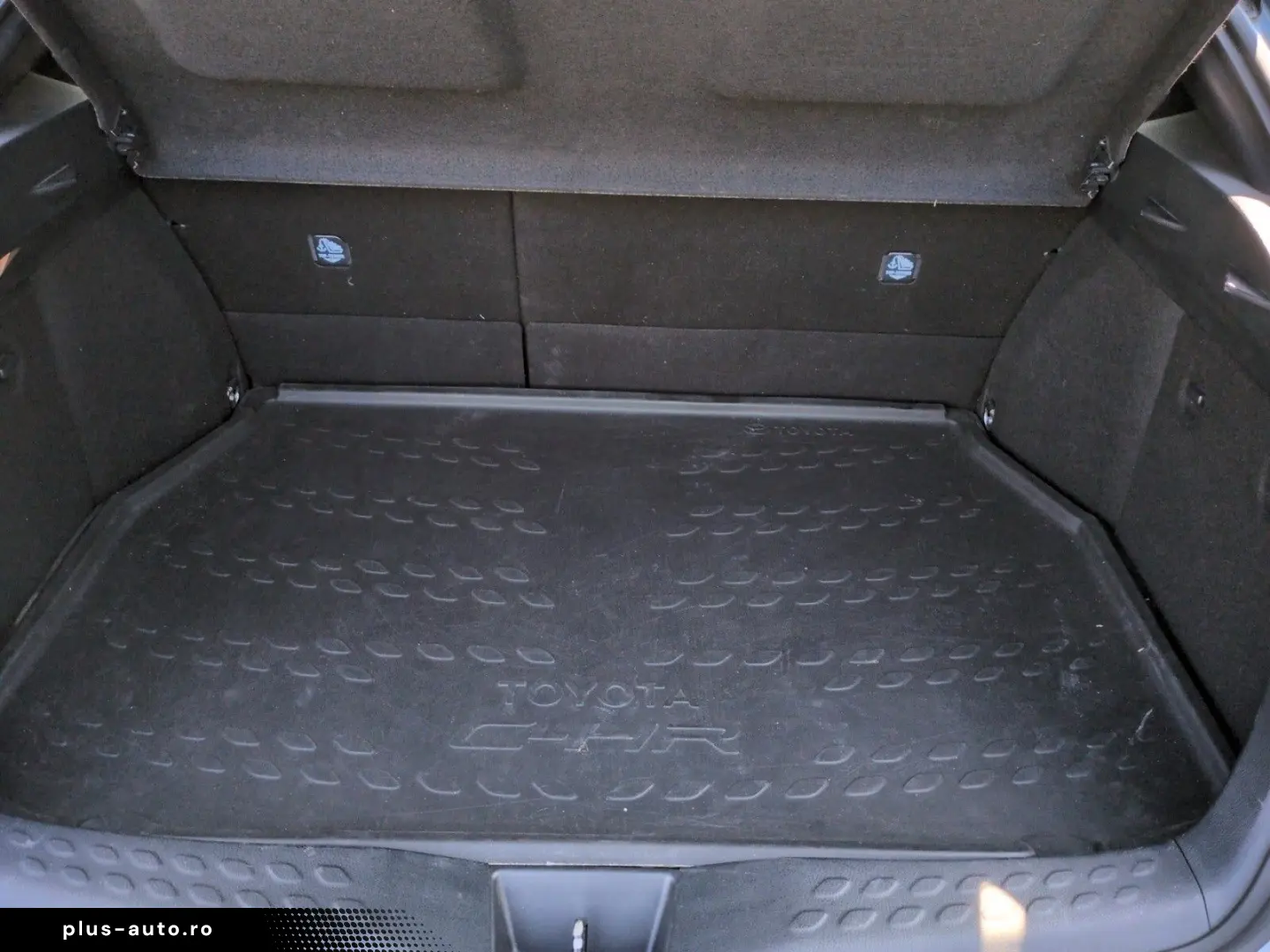 TOYOTA C-HR 2.0l Hybrid Team Deutschland