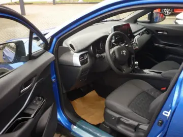 TOYOTA C-HR Hybrid 1.8 AT Team Deutschland