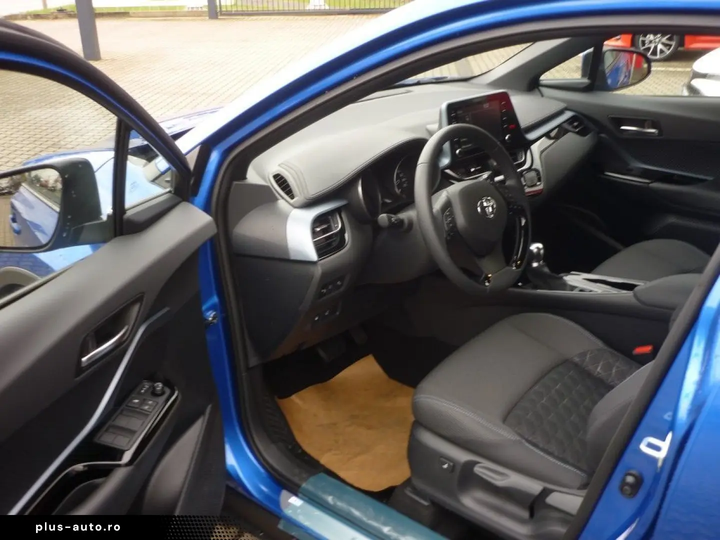 TOYOTA C-HR Hybrid 1.8 AT Team Deutschland