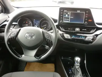 TOYOTA C-HR Hybrid 1.8 AT Team Deutschland