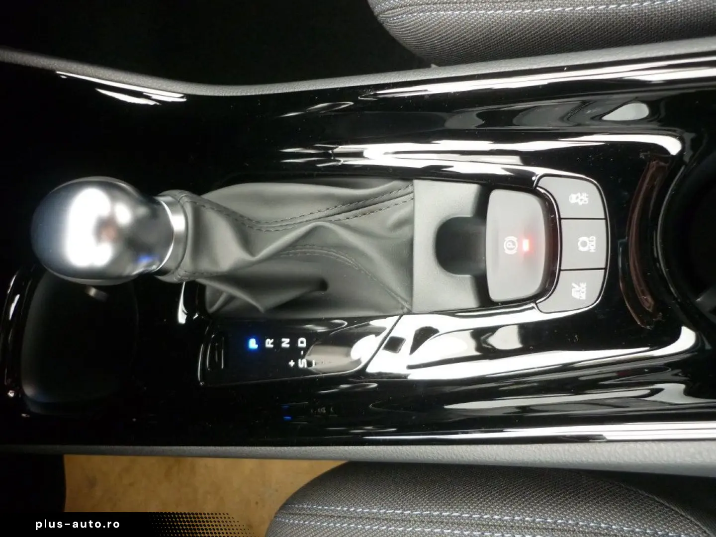 TOYOTA C-HR Hybrid 1.8 AT Team Deutschland