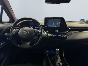 TOYOTA C-HR 2.0 Hybrid Team D  8-fach