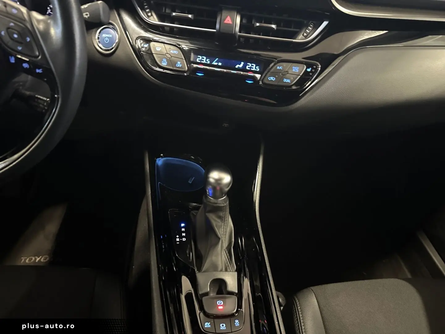 TOYOTA C-HR 2.0 Hybrid Team D  8-fach