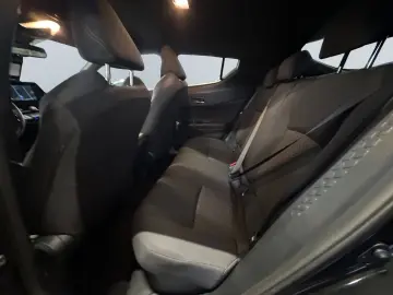 TOYOTA C-HR 2.0 Hybrid Team D  8-fach