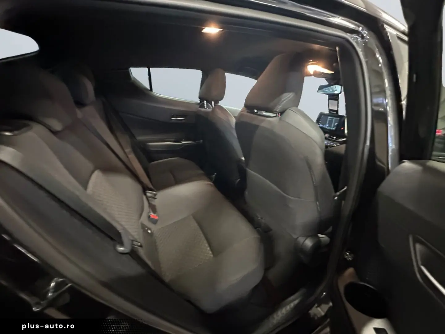 TOYOTA C-HR 2.0 Hybrid Team D  8-fach